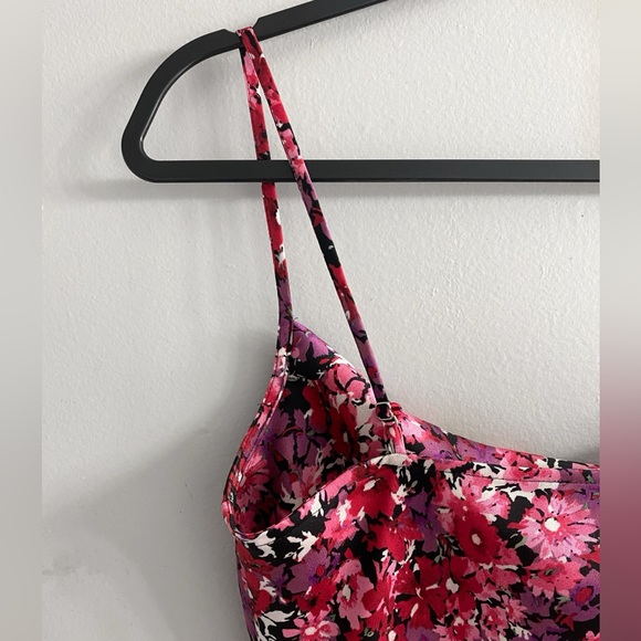 Express Tank Top - Picture 3 of 4